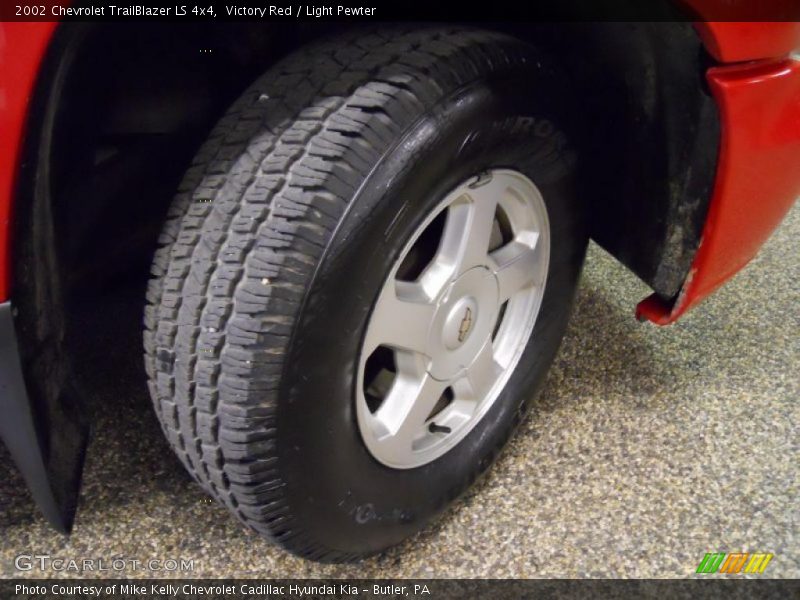 Victory Red / Light Pewter 2002 Chevrolet TrailBlazer LS 4x4