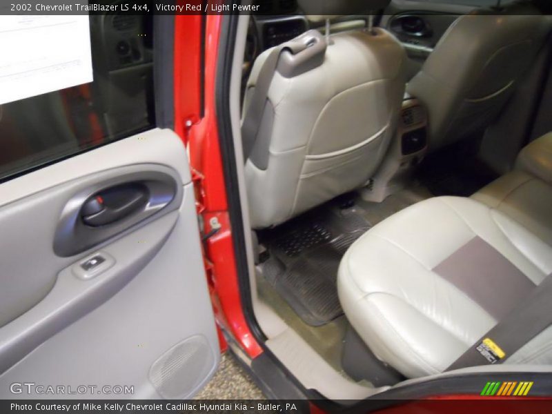 Victory Red / Light Pewter 2002 Chevrolet TrailBlazer LS 4x4