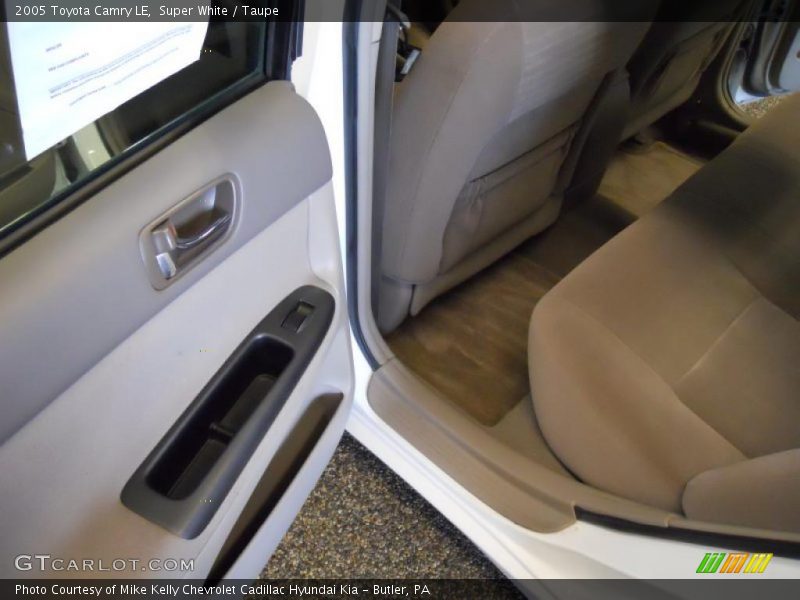 Super White / Taupe 2005 Toyota Camry LE