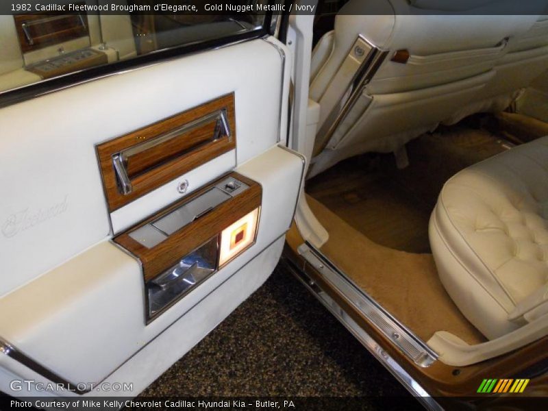 Gold Nugget Metallic / Ivory 1982 Cadillac Fleetwood Brougham d'Elegance