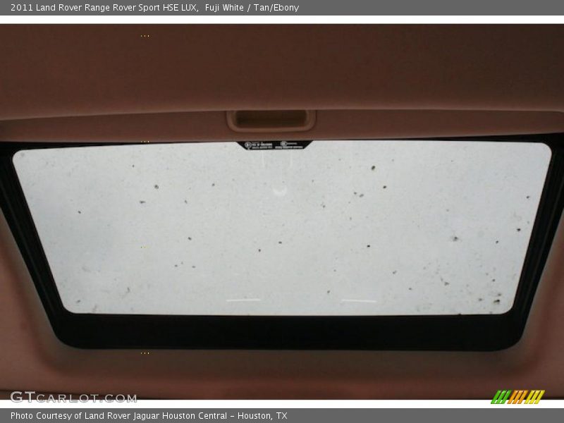 Sunroof of 2011 Range Rover Sport HSE LUX
