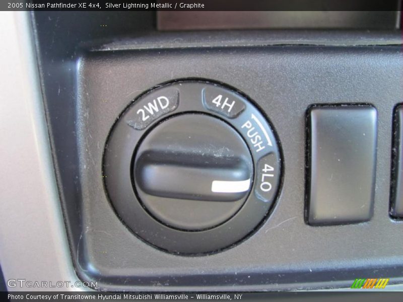 Silver Lightning Metallic / Graphite 2005 Nissan Pathfinder XE 4x4