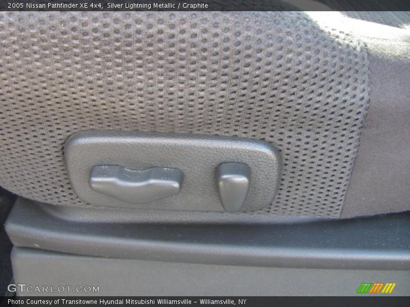 Silver Lightning Metallic / Graphite 2005 Nissan Pathfinder XE 4x4