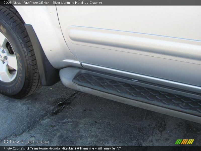 Silver Lightning Metallic / Graphite 2005 Nissan Pathfinder XE 4x4