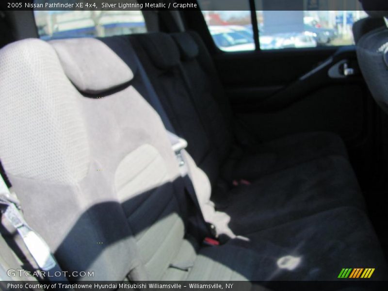 Silver Lightning Metallic / Graphite 2005 Nissan Pathfinder XE 4x4
