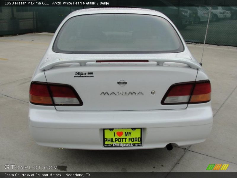Arctic White Pearl Metallic / Beige 1998 Nissan Maxima GLE