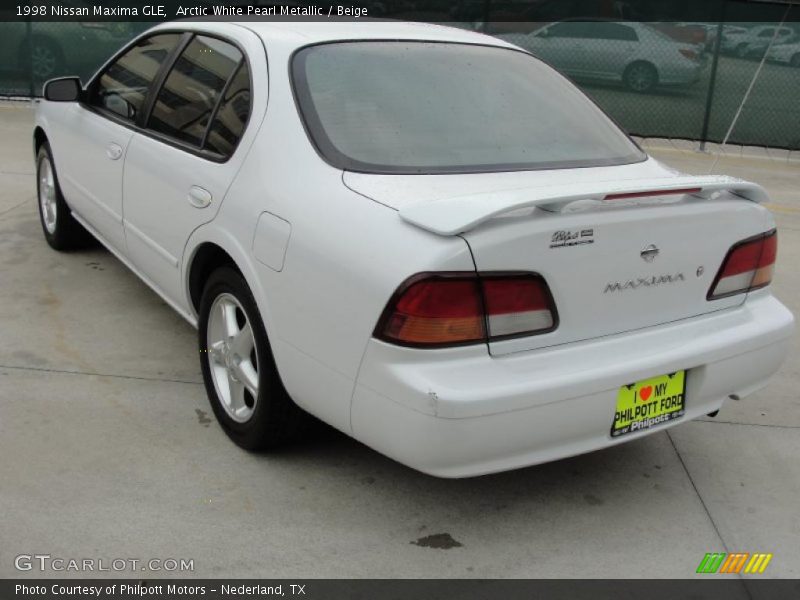 Arctic White Pearl Metallic / Beige 1998 Nissan Maxima GLE