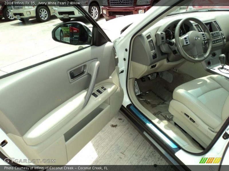  2004 FX 35 Willow Interior