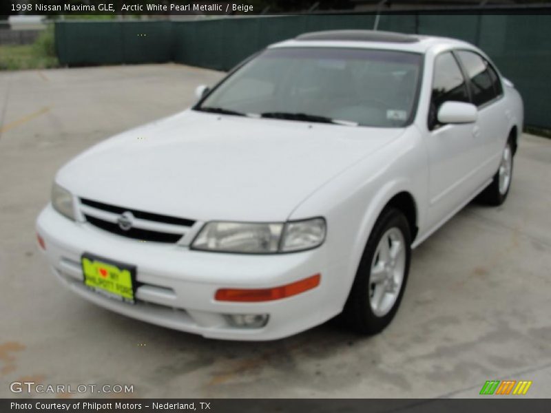 Arctic White Pearl Metallic / Beige 1998 Nissan Maxima GLE