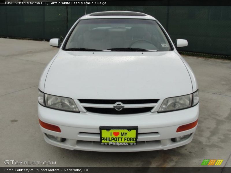 Arctic White Pearl Metallic / Beige 1998 Nissan Maxima GLE