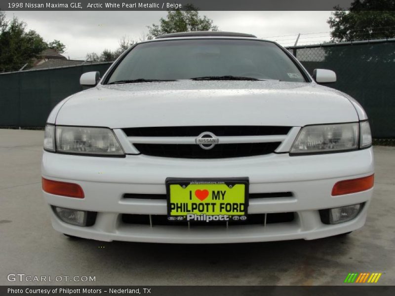 Arctic White Pearl Metallic / Beige 1998 Nissan Maxima GLE
