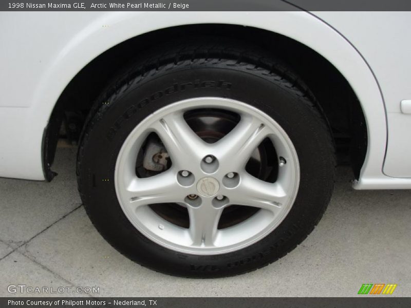  1998 Maxima GLE Wheel