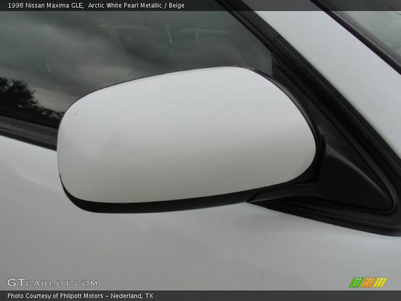 Arctic White Pearl Metallic / Beige 1998 Nissan Maxima GLE