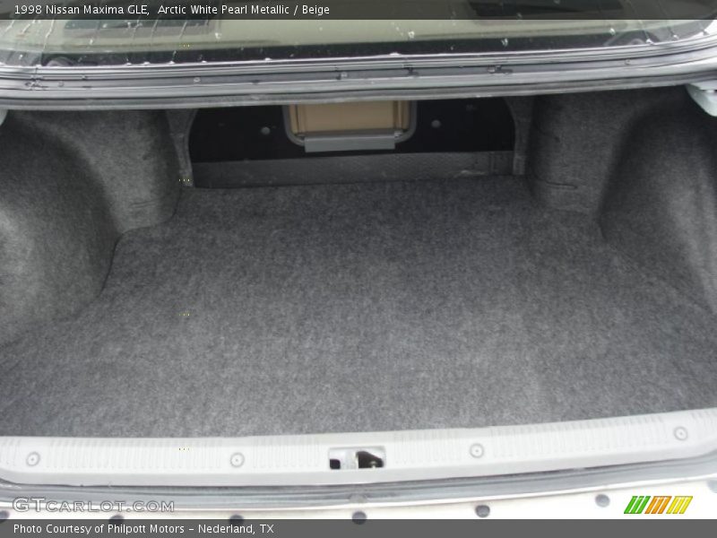 Arctic White Pearl Metallic / Beige 1998 Nissan Maxima GLE