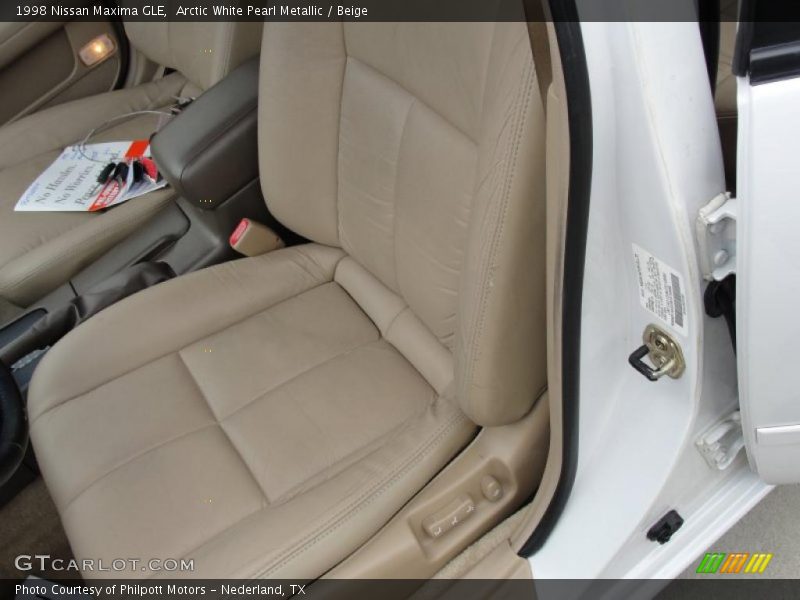 Arctic White Pearl Metallic / Beige 1998 Nissan Maxima GLE