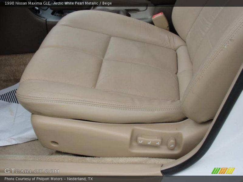 Arctic White Pearl Metallic / Beige 1998 Nissan Maxima GLE