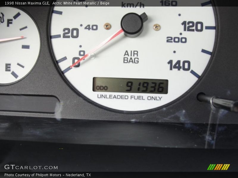 Arctic White Pearl Metallic / Beige 1998 Nissan Maxima GLE