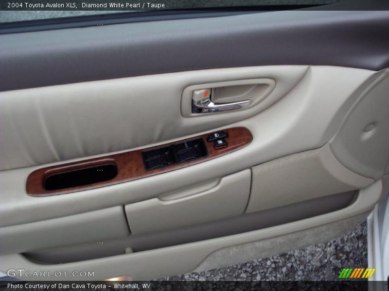 Diamond White Pearl / Taupe 2004 Toyota Avalon XLS