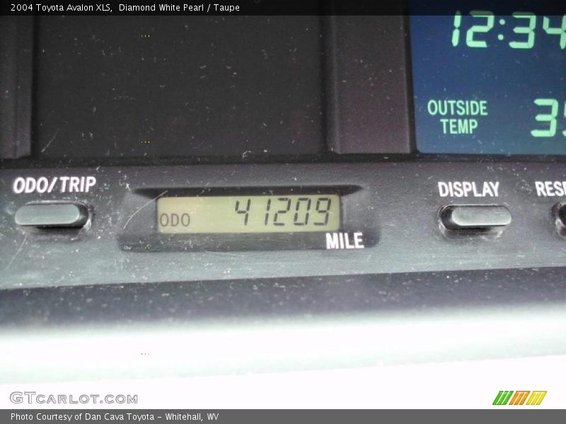 Diamond White Pearl / Taupe 2004 Toyota Avalon XLS