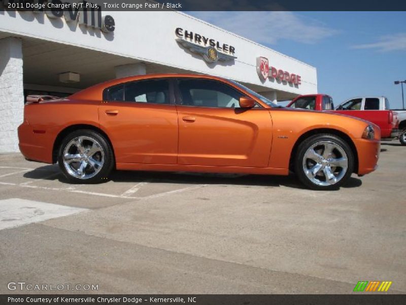 Toxic Orange Pearl / Black 2011 Dodge Charger R/T Plus