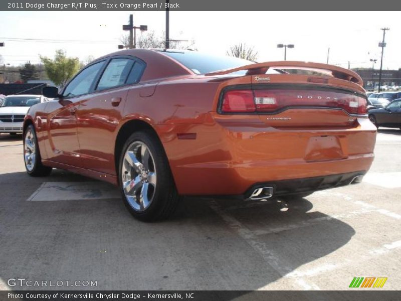 Toxic Orange Pearl / Black 2011 Dodge Charger R/T Plus