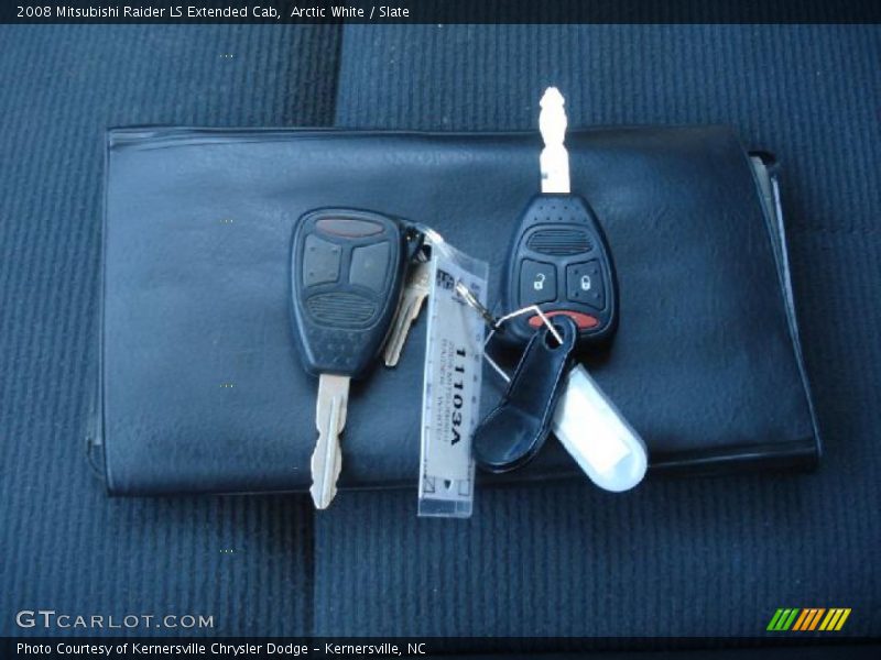 Arctic White / Slate 2008 Mitsubishi Raider LS Extended Cab