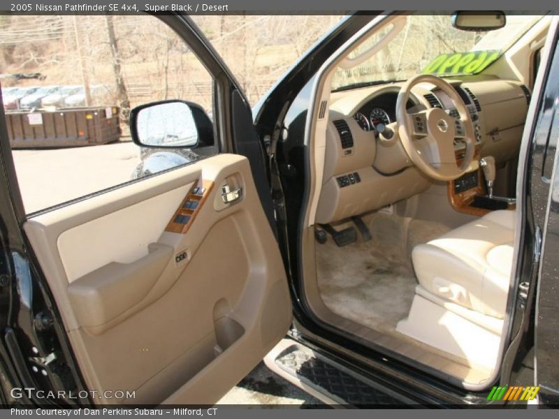 Super Black / Desert 2005 Nissan Pathfinder SE 4x4