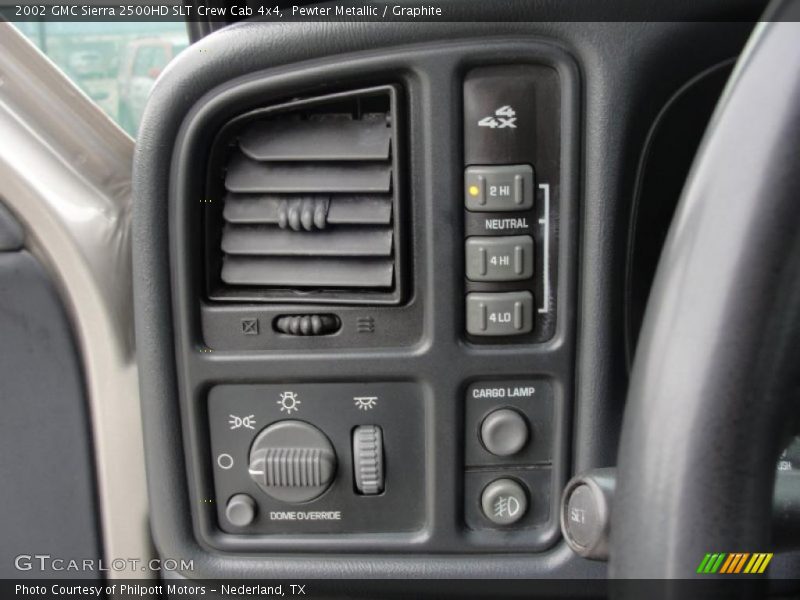 Controls of 2002 Sierra 2500HD SLT Crew Cab 4x4