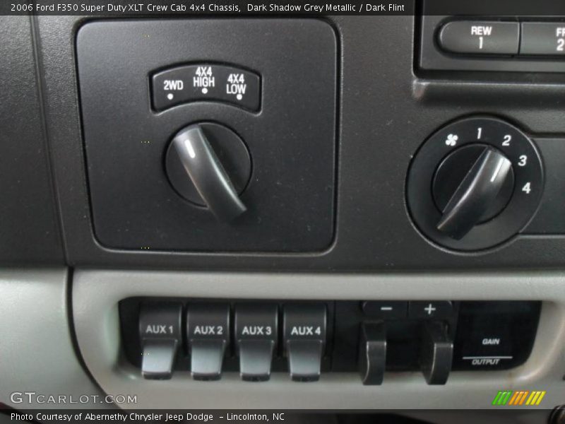 Controls of 2006 F350 Super Duty XLT Crew Cab 4x4 Chassis