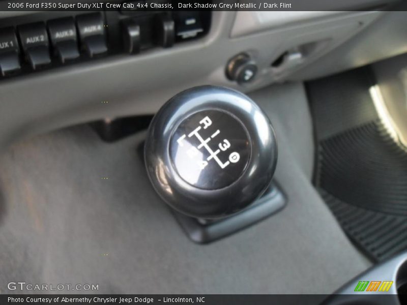  2006 F350 Super Duty XLT Crew Cab 4x4 Chassis 6 Speed Manual Shifter