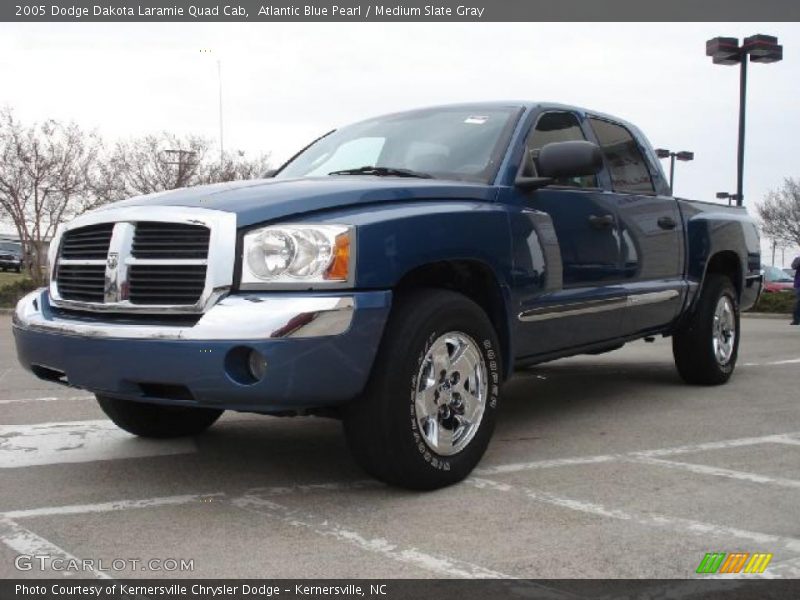 Front 3/4 View of 2005 Dakota Laramie Quad Cab