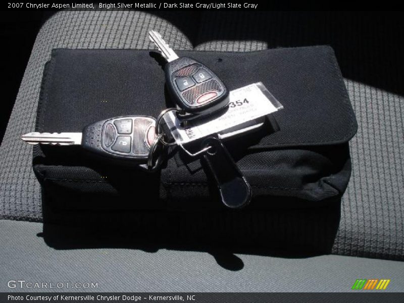 Bright Silver Metallic / Dark Slate Gray/Light Slate Gray 2007 Chrysler Aspen Limited