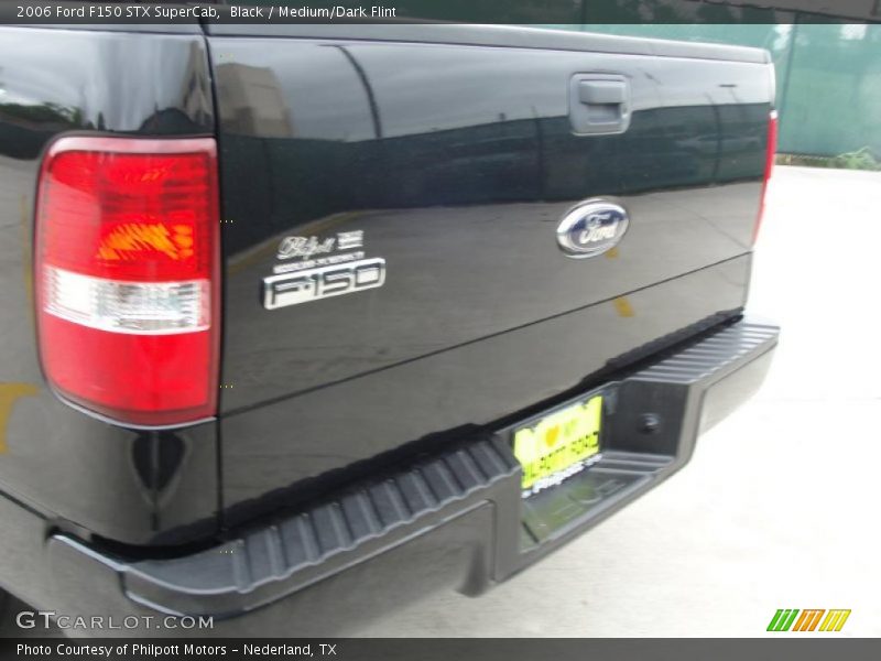 Black / Medium/Dark Flint 2006 Ford F150 STX SuperCab