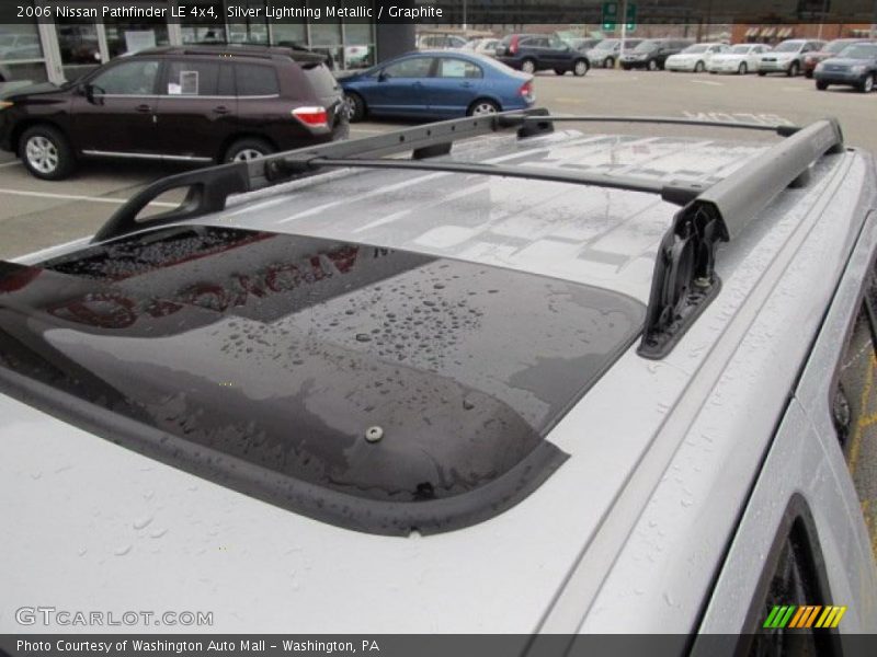 Silver Lightning Metallic / Graphite 2006 Nissan Pathfinder LE 4x4