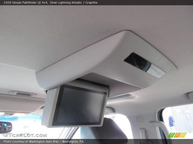 Silver Lightning Metallic / Graphite 2006 Nissan Pathfinder LE 4x4