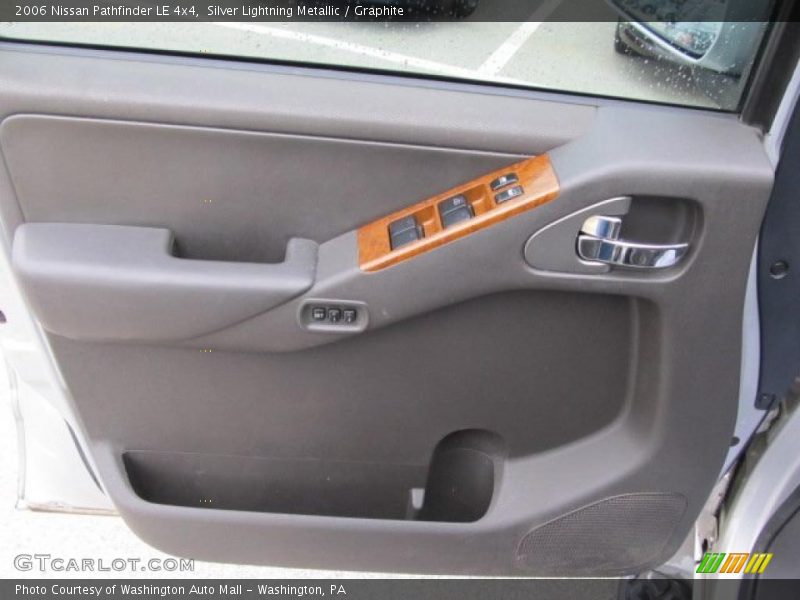 Silver Lightning Metallic / Graphite 2006 Nissan Pathfinder LE 4x4