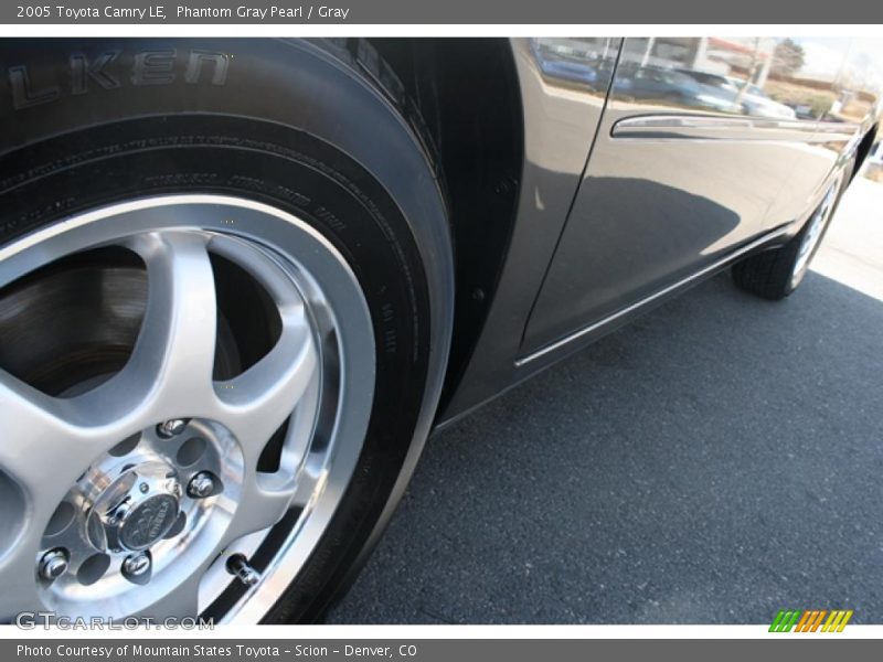 Phantom Gray Pearl / Gray 2005 Toyota Camry LE