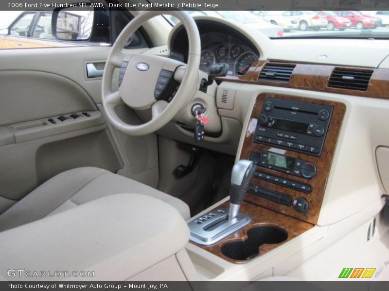 Dashboard of 2006 Five Hundred SEL AWD