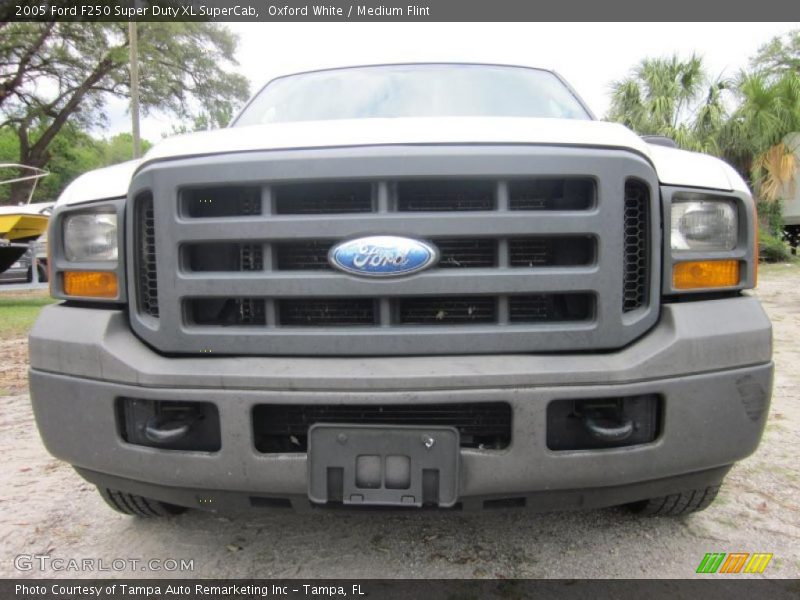 Oxford White / Medium Flint 2005 Ford F250 Super Duty XL SuperCab