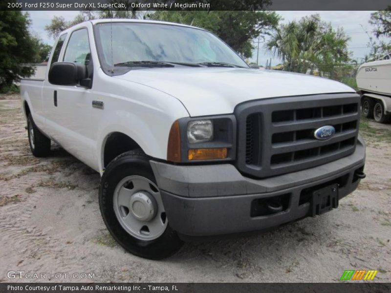 Oxford White / Medium Flint 2005 Ford F250 Super Duty XL SuperCab
