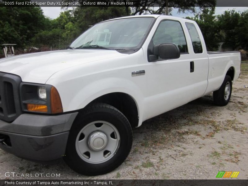 Oxford White / Medium Flint 2005 Ford F250 Super Duty XL SuperCab