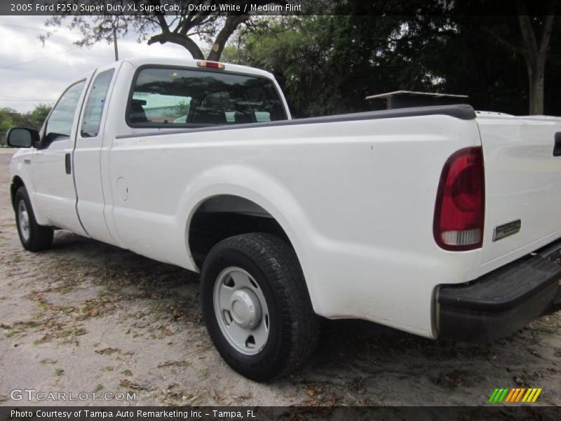 Oxford White / Medium Flint 2005 Ford F250 Super Duty XL SuperCab