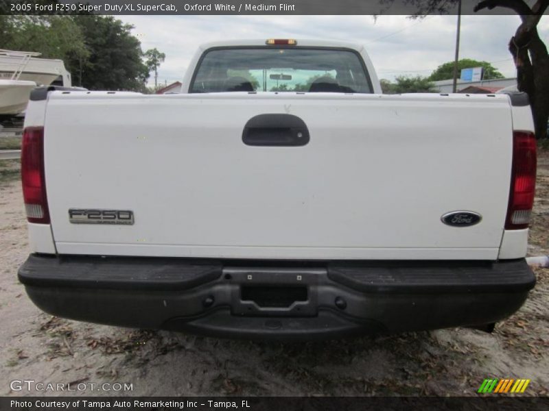 Oxford White / Medium Flint 2005 Ford F250 Super Duty XL SuperCab