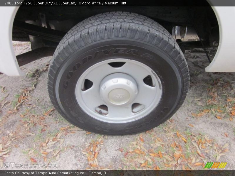 Oxford White / Medium Flint 2005 Ford F250 Super Duty XL SuperCab