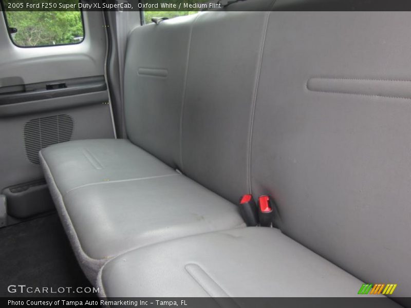 Oxford White / Medium Flint 2005 Ford F250 Super Duty XL SuperCab
