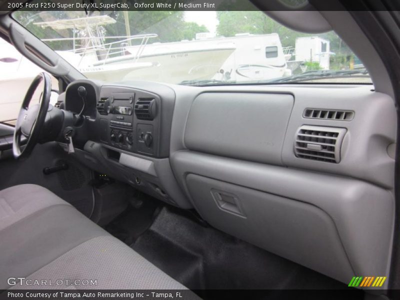 Oxford White / Medium Flint 2005 Ford F250 Super Duty XL SuperCab