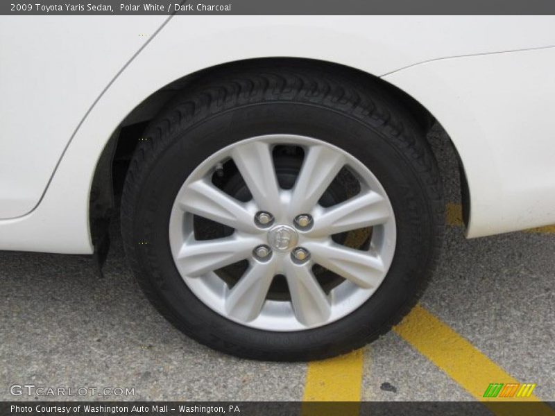 Polar White / Dark Charcoal 2009 Toyota Yaris Sedan