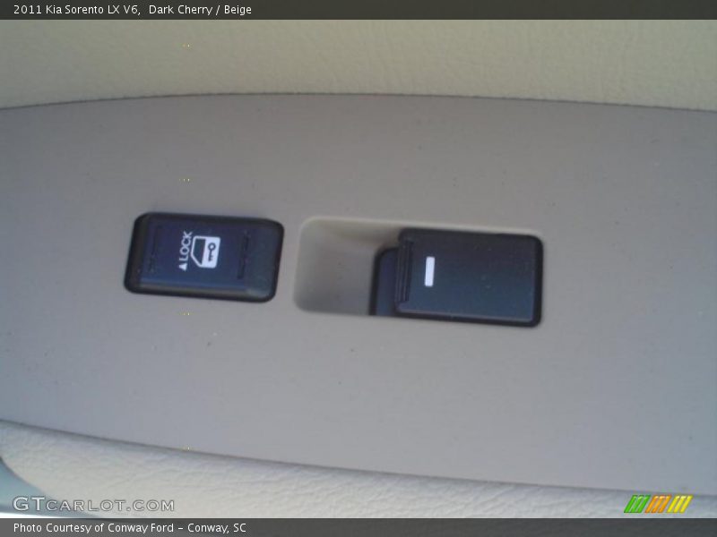 Dark Cherry / Beige 2011 Kia Sorento LX V6