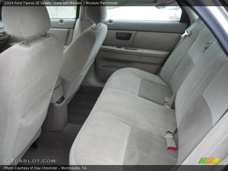  2004 Taurus SE Sedan Medium Parchment Interior