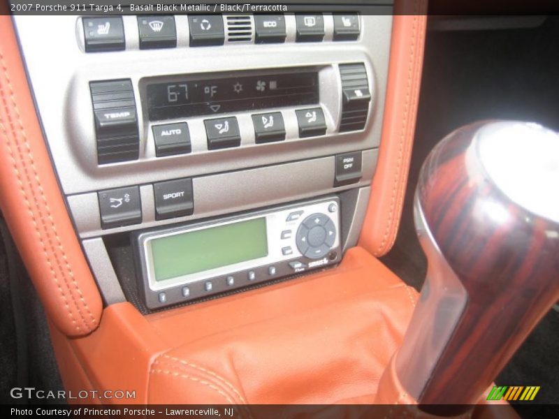 Controls of 2007 911 Targa 4